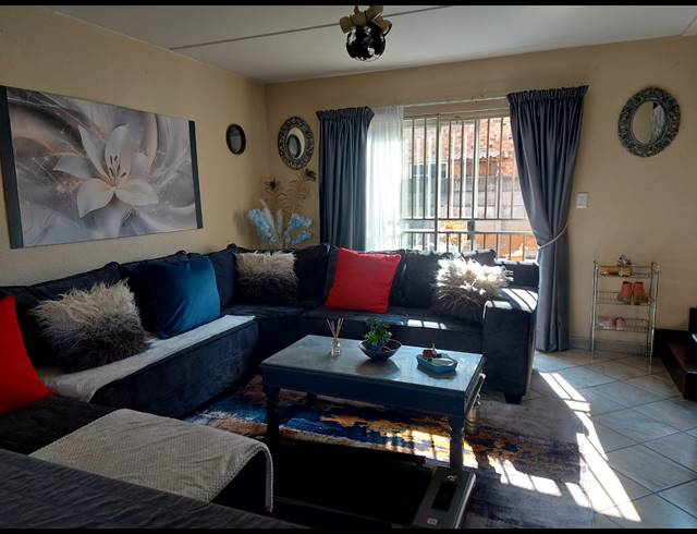 2 BEDROOM TOWNHOUSE FOR SALE IN SONNEGLANS